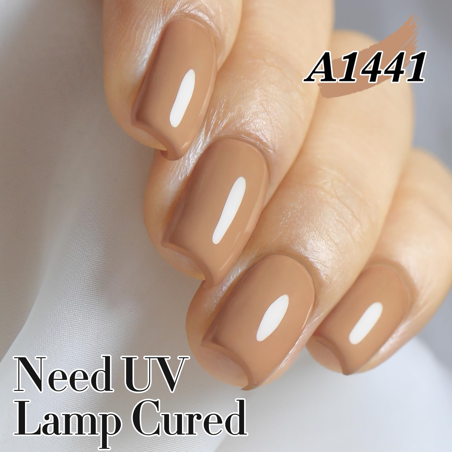Application sur ongle avec Deep Nude A1441 pour une finition naturelle.