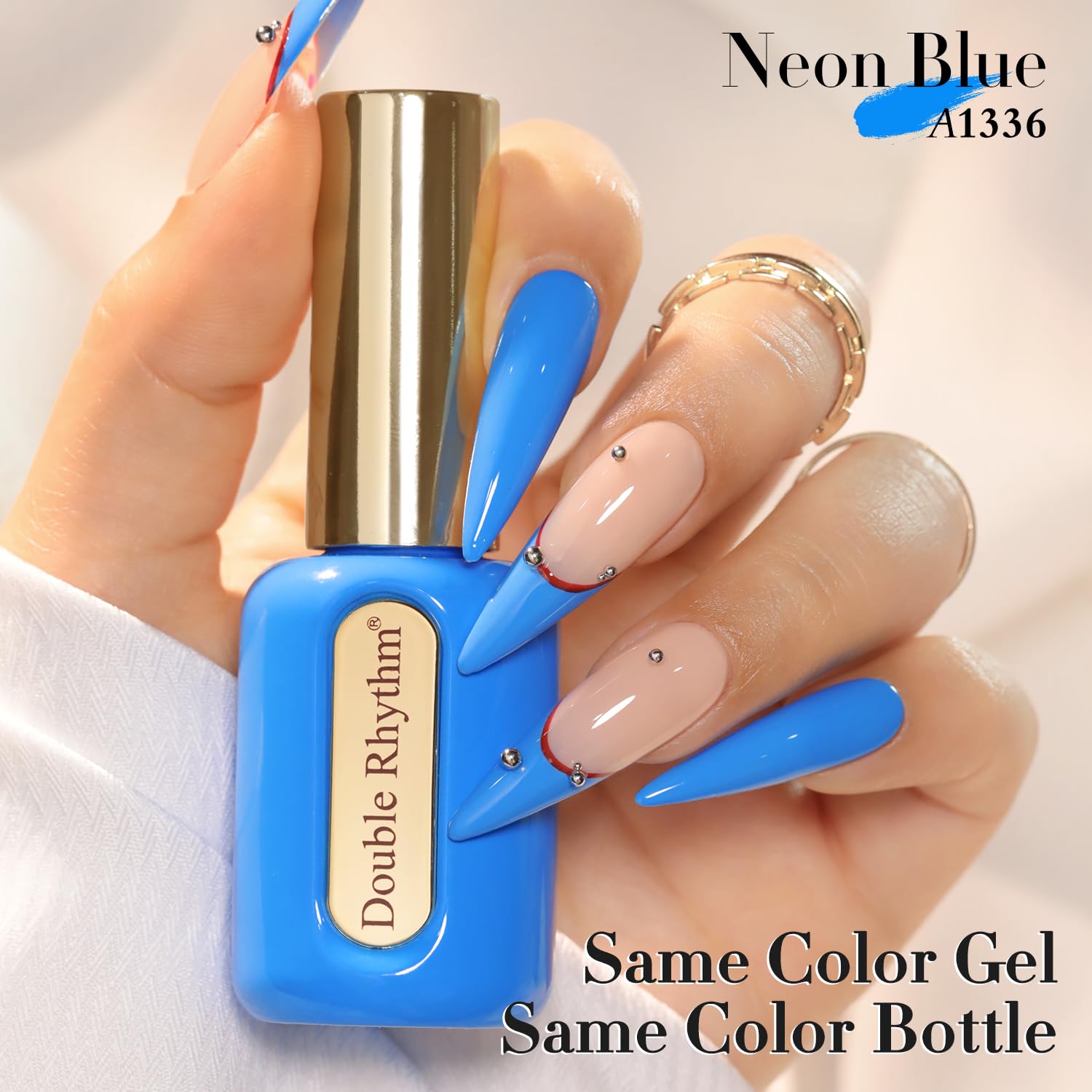 Vernis gel bleu C1336 Double Rhythm avec reflets glacés et rendu neutre.