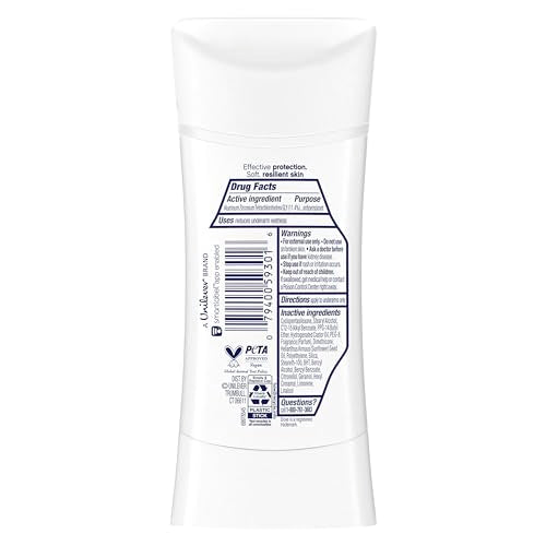 Application douce du Dove Advanced Care sur l’aisselle.