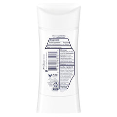Application du Dove Advanced Care sur l’aisselle pour une fraîcheur durable.