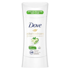 Texture lisse du déodorant en bâton Dove Cool Essentials sur la peau.