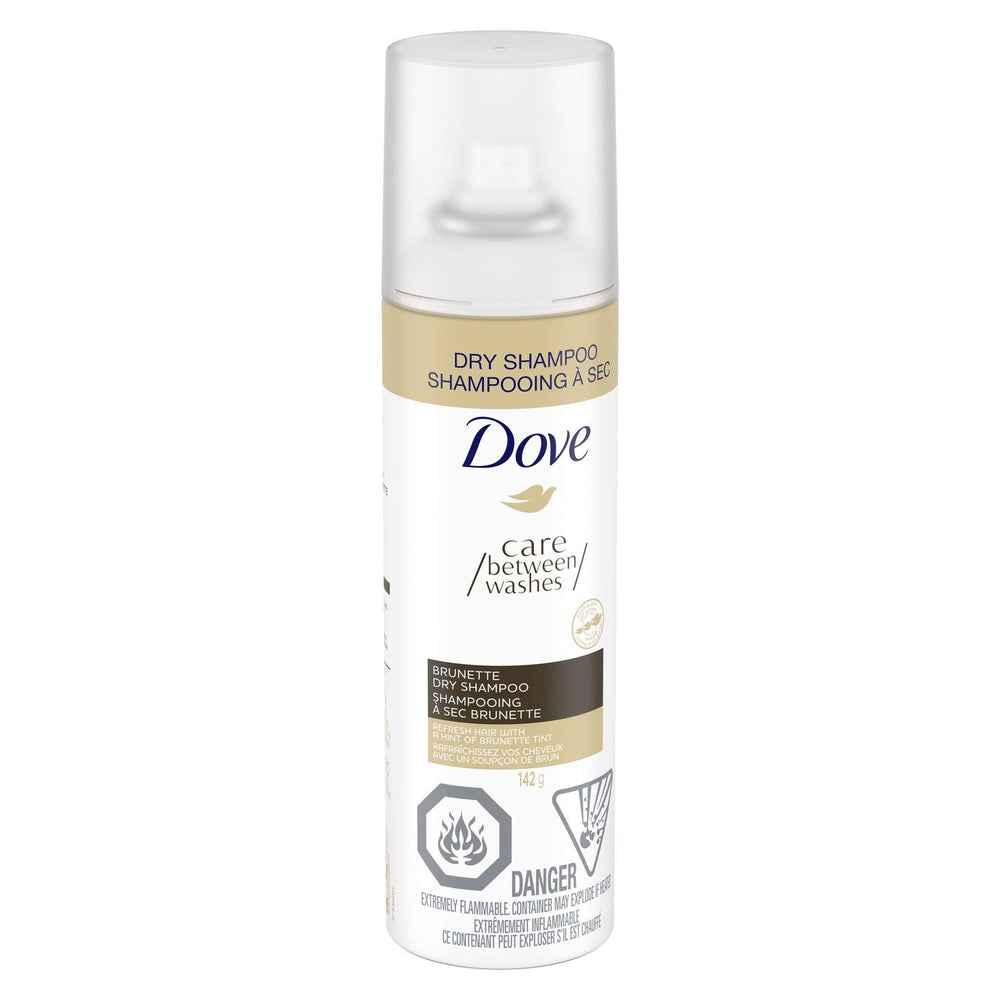 Massage des racines avec Dove Care Between Washes Brunette pour absorber l’excès de sébum