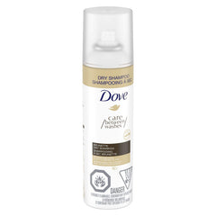 Massage des racines avec Dove Care Between Washes Brunette pour absorber l’excès de sébum