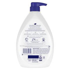 Mousse crémeuse Dove sur la peau pour une douceur après la douche.