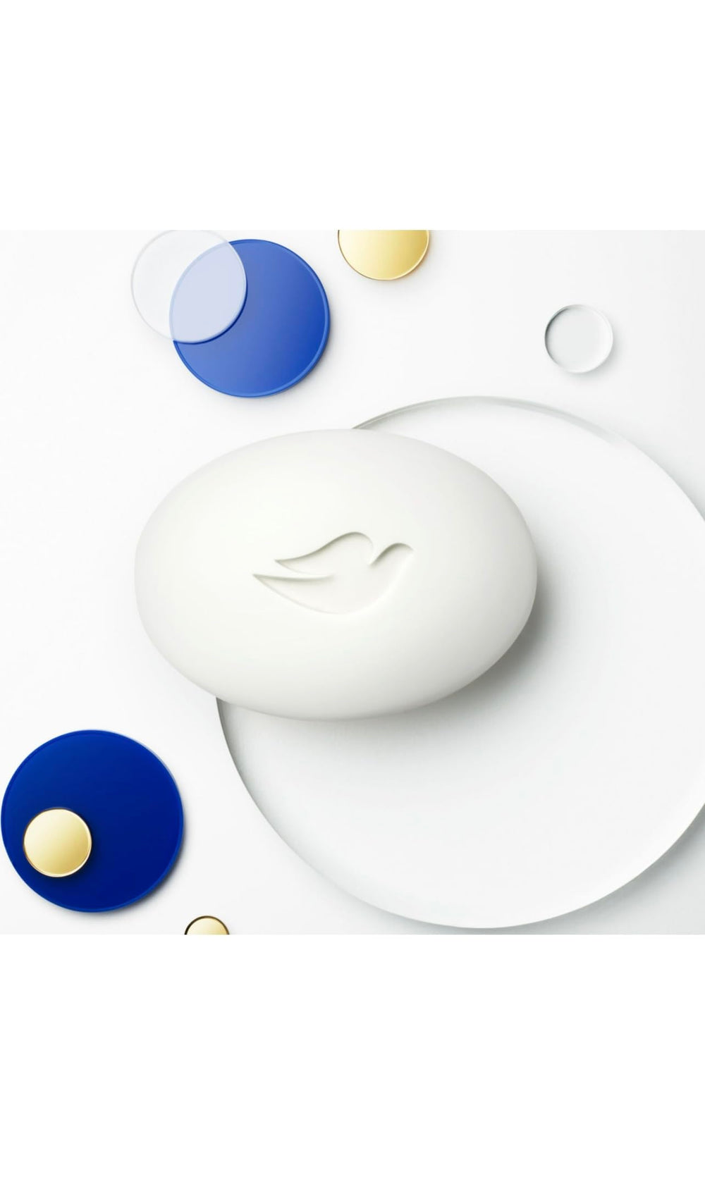 Dove savon en barre, mains en mousse, hygiène douce et hydratation.