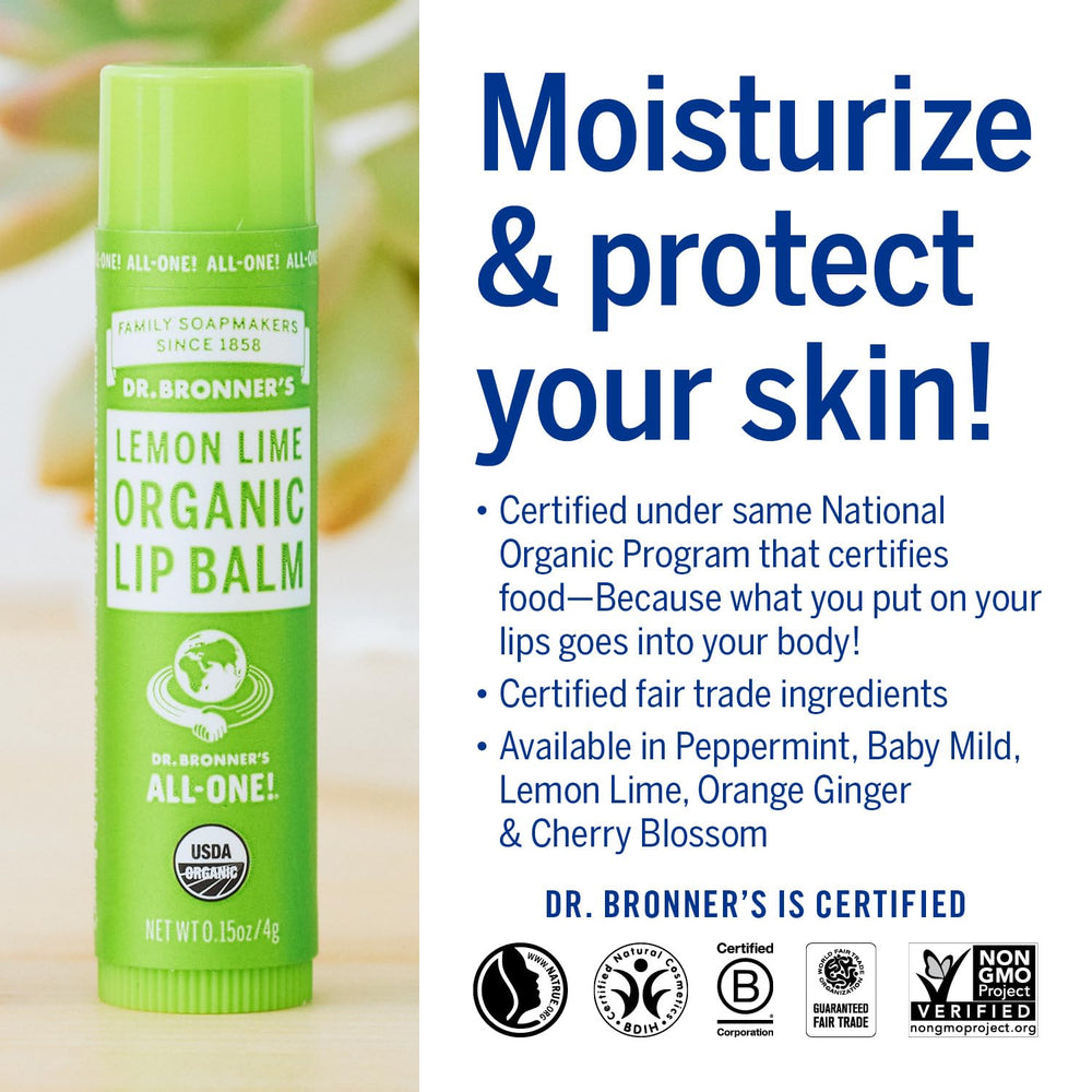 Application douce du baume Dr. Bronner's sur les lèvres.