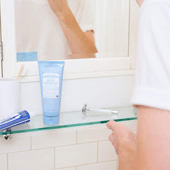Dr. Bronner's huile de chanvre biologique, soutient l'hydratation naturelle.