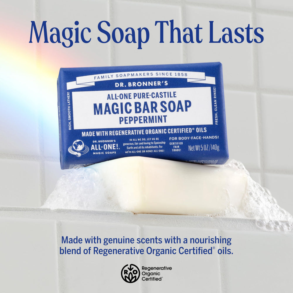 Savon-barre menthe Dr. Bronner’s: mousse abondante et douceur cutanée.