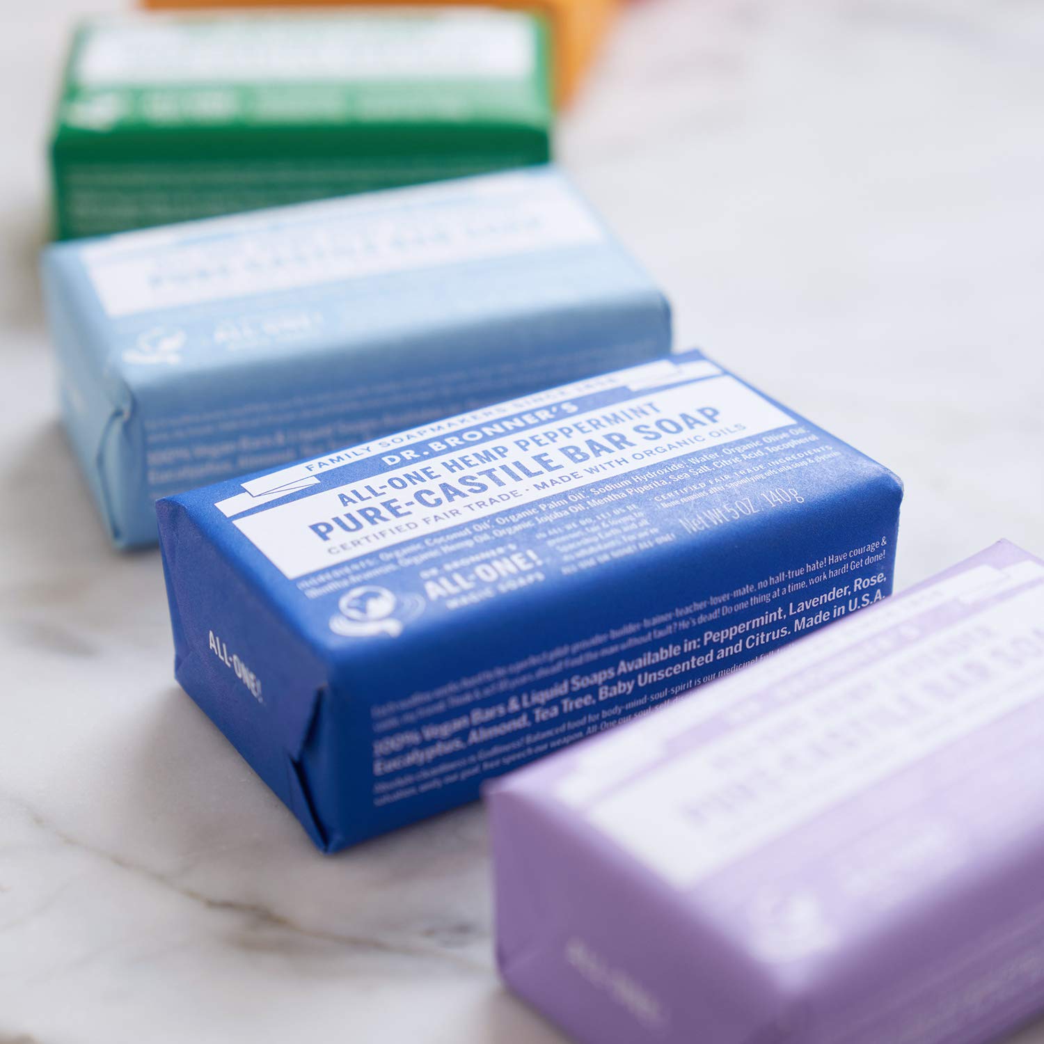 Dr. Bronner's Savon Pur-Castile Menthe, huiles biologiques certifiées pour douceur quotidienne.