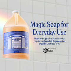 Mousse légère au menthe du savon Dr. Bronner's, sensation douce sur la peau.