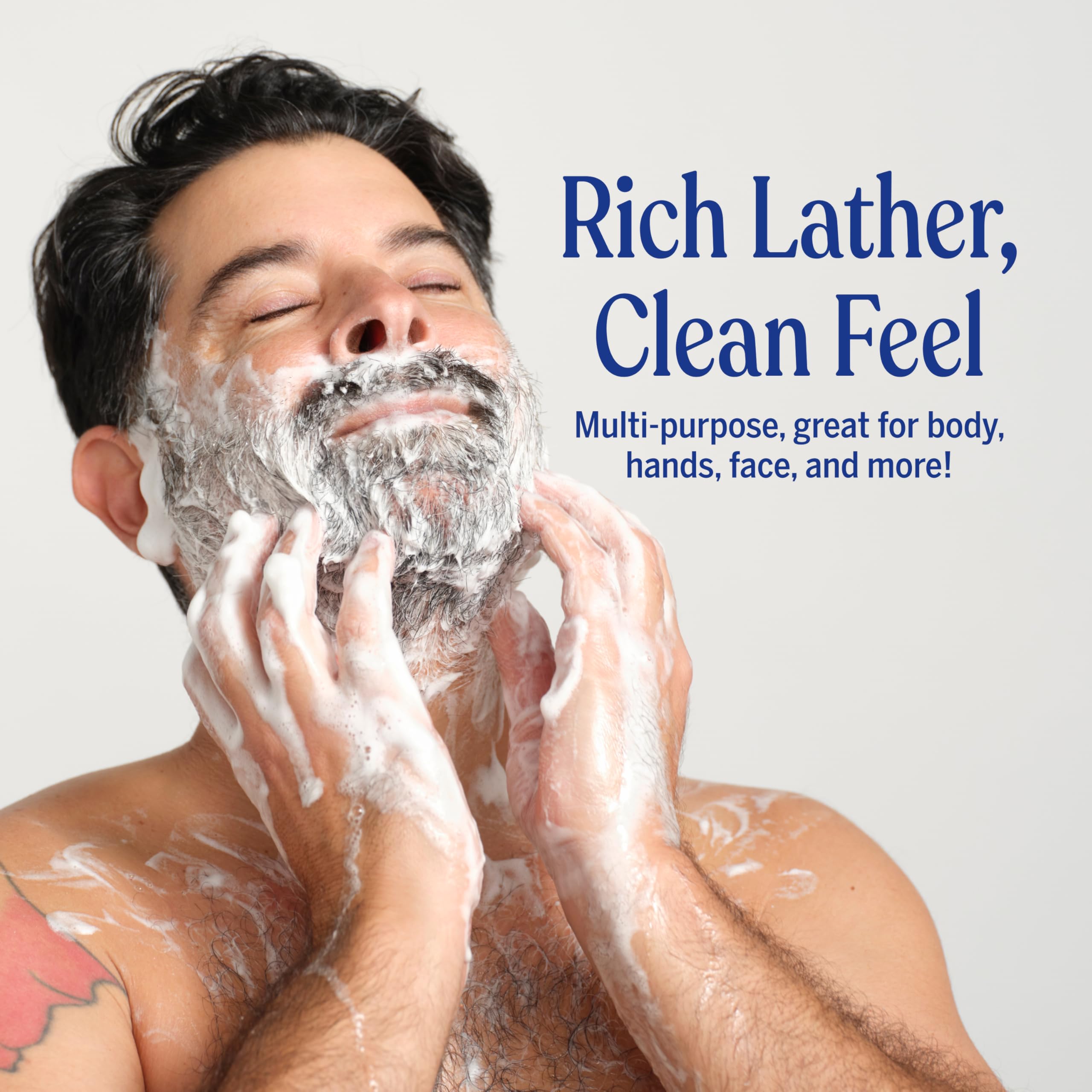 Savon Dr. Bronner's menthe utilisé sous la douche pour cheveux et corps.