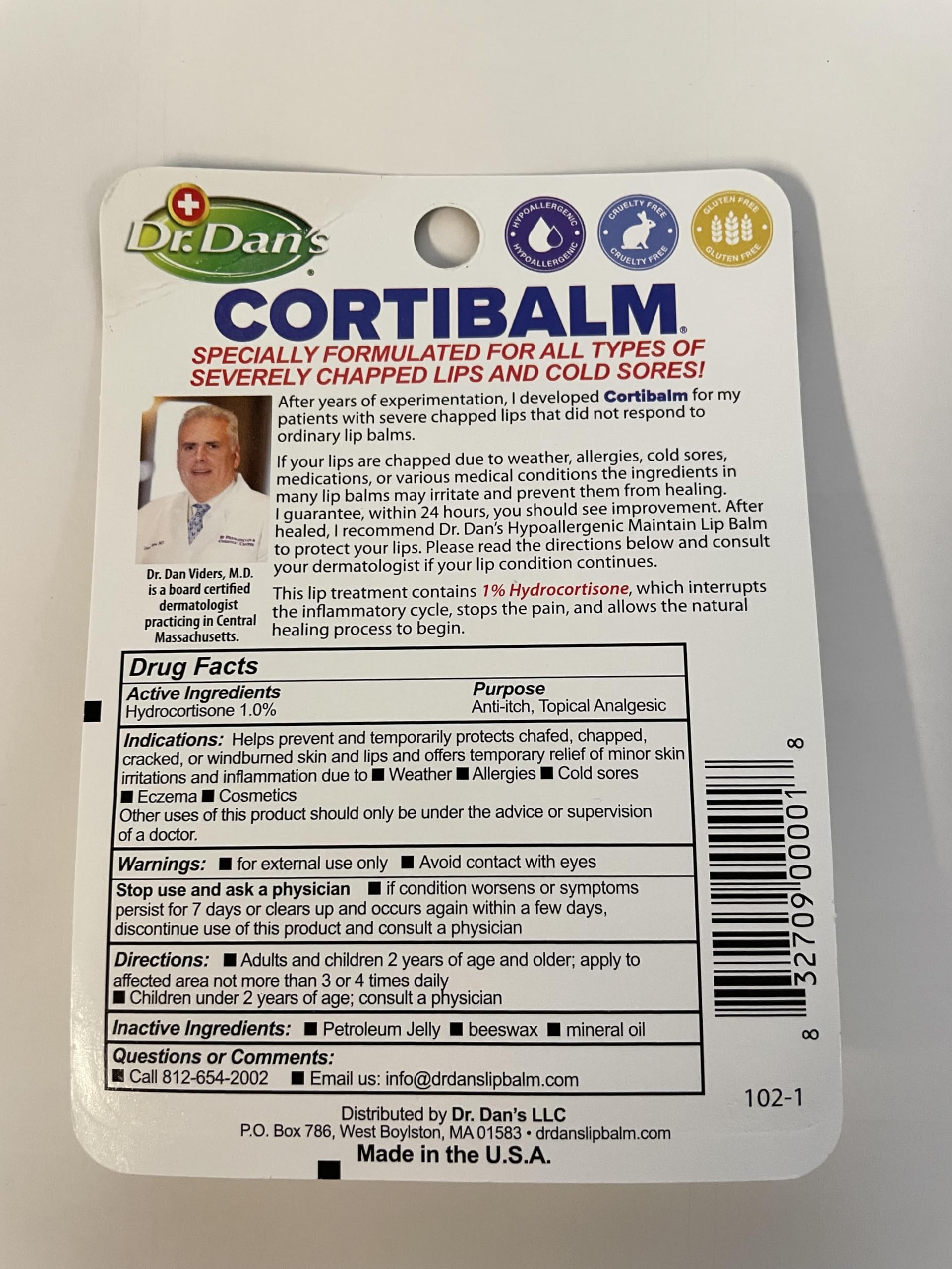 Application facile de Dr. Dan’s Cortibalm sur les lèvres sensibles.
