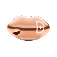 LipWare Pro de Dr Dennis Gross sur les lèvres, teint plus défini grâce aux diodes rouges.