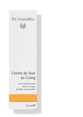 Application matin sur visage, cou et décolleté pour une peau rafraîchie.