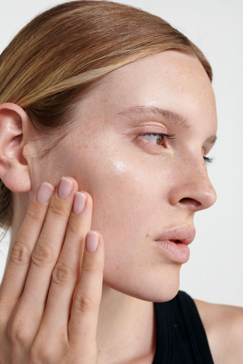 Dr. Hauschka Crème teintée jour — décolleté et peau mature, éclat naturel et confort.