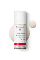 Dr. Hauschka Déodorant Rose - toucher léger lors de l'application sous les aisselles.