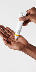 Dr. Hauschka Geste massage visage : prépare la peau à la routine.