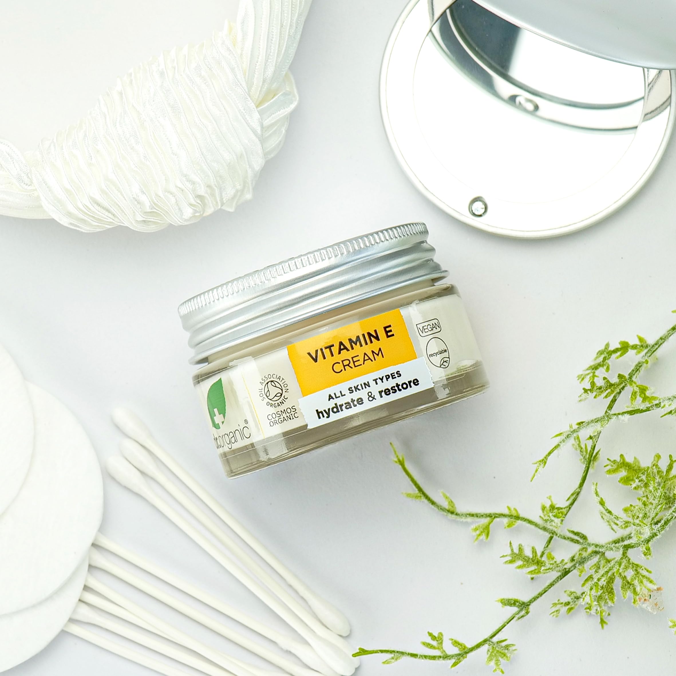 Sans parabènes ni SLS pour une peau douce avec Dr. Organic.