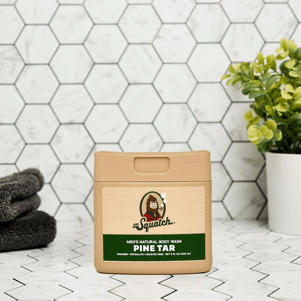Emballage du coffret Dr. Squatch révélant le soin naturel.