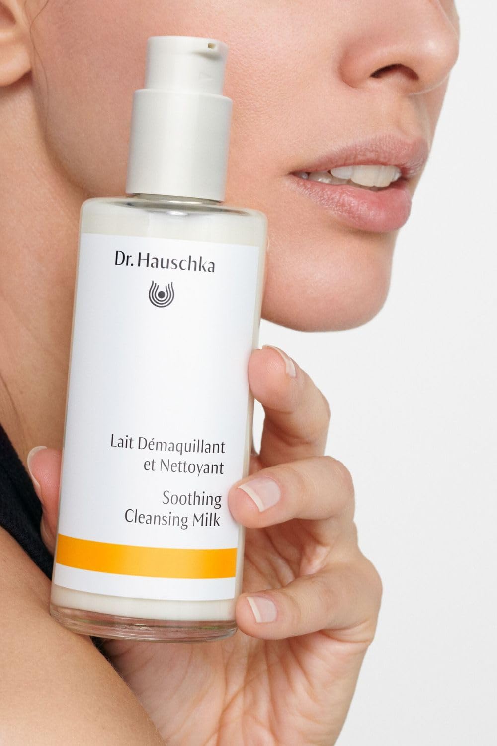 Dr. Hauschka Lait Nettoyant pH Équilibré, respecte la barrière cutanée.