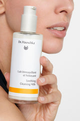 Dr. Hauschka Lait Nettoyant pH Équilibré, respecte la barrière cutanée.