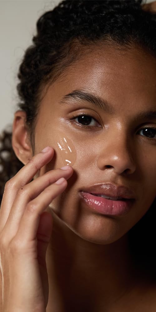Rituel nocturne avec le sérum Dr. Hauschka après nettoyage du soir.