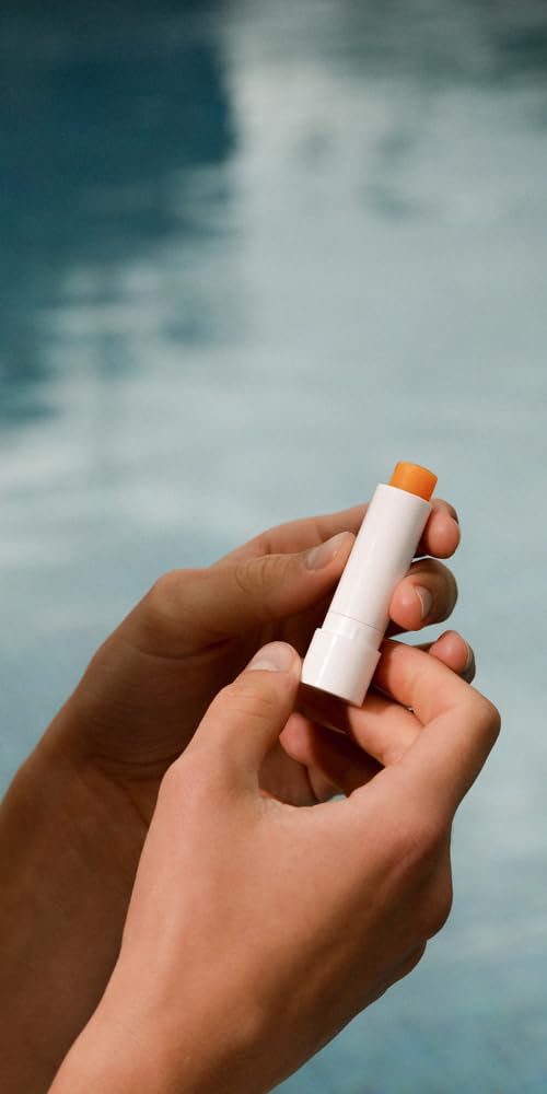Application douce du stick Lèvres Dr. Hauschka idéale pour les retouches rapides.