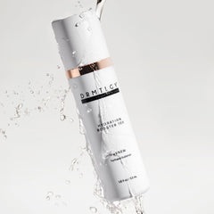 Sérum DRMTLGY avec pipette prête à l’application.