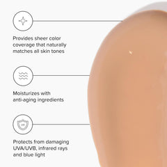 Texture légère DRMTLGY qui hydrate et unifie le teint.