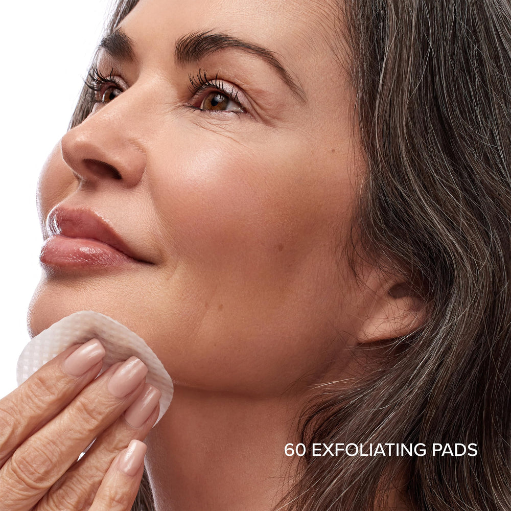Application visage des Tingl pads offrant une exfoliation douce.