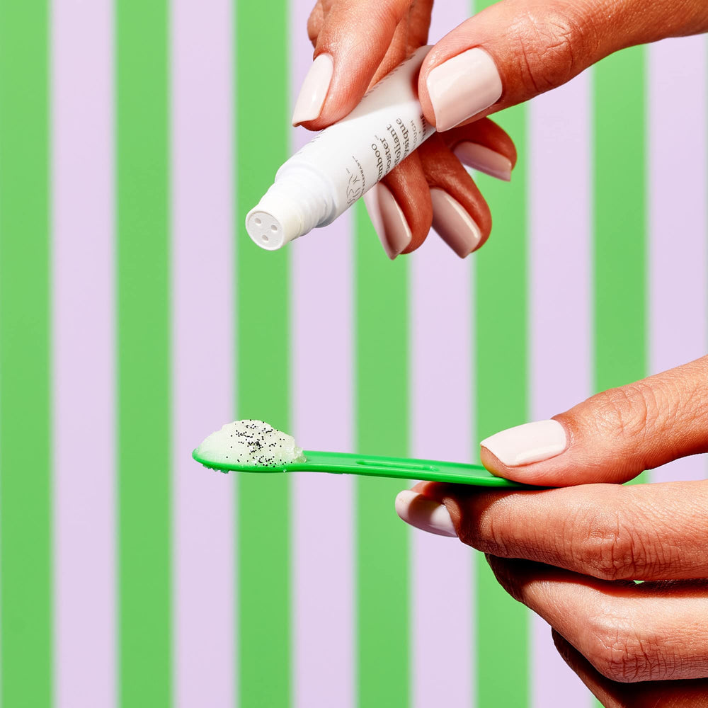 Exfoliation douce au charbon et bambou dans Drunk Elephant Slaai.