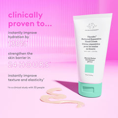 Application douce de Therabu Buttered Reparative Main Crème sur les mains.