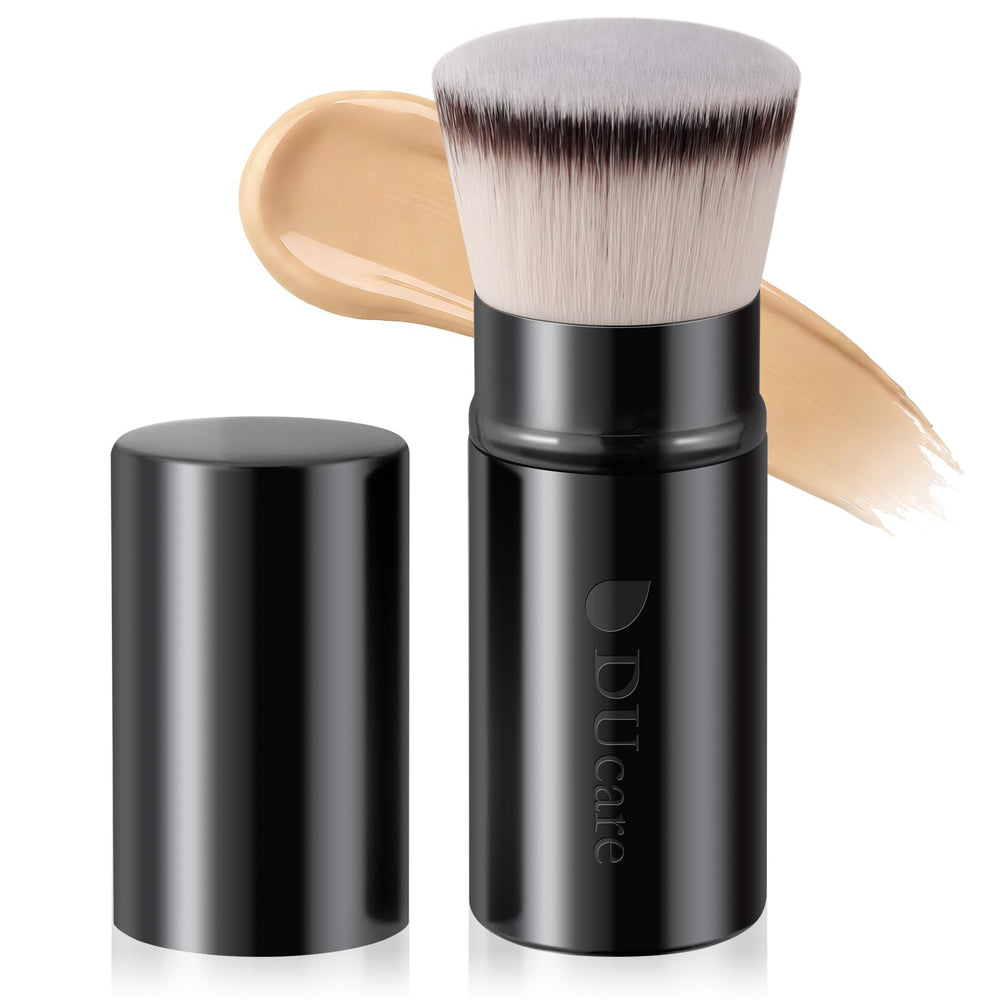 Brosse kabuki rétractable DUcare avec manche en aluminium pour un teint homogène