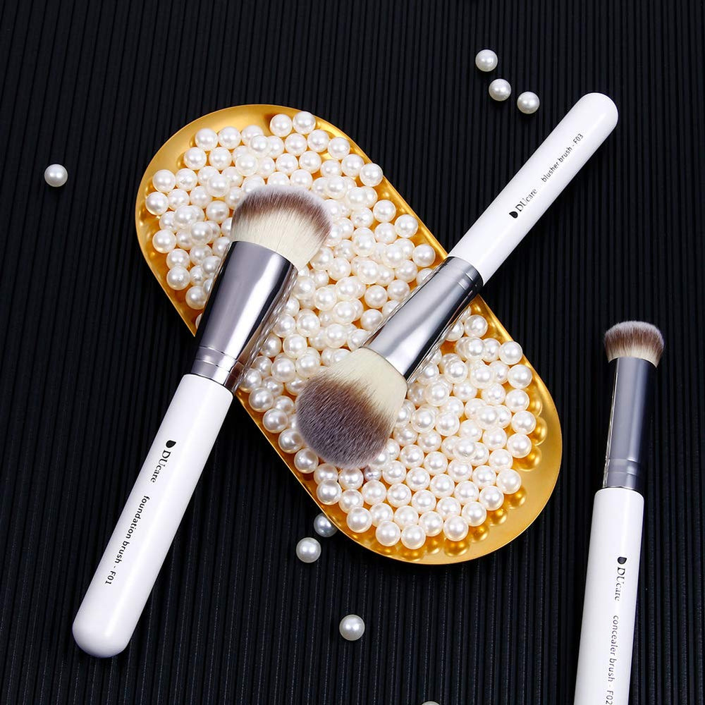 DUcare design blanc élégant, esthétique moderne dans votre trousse.