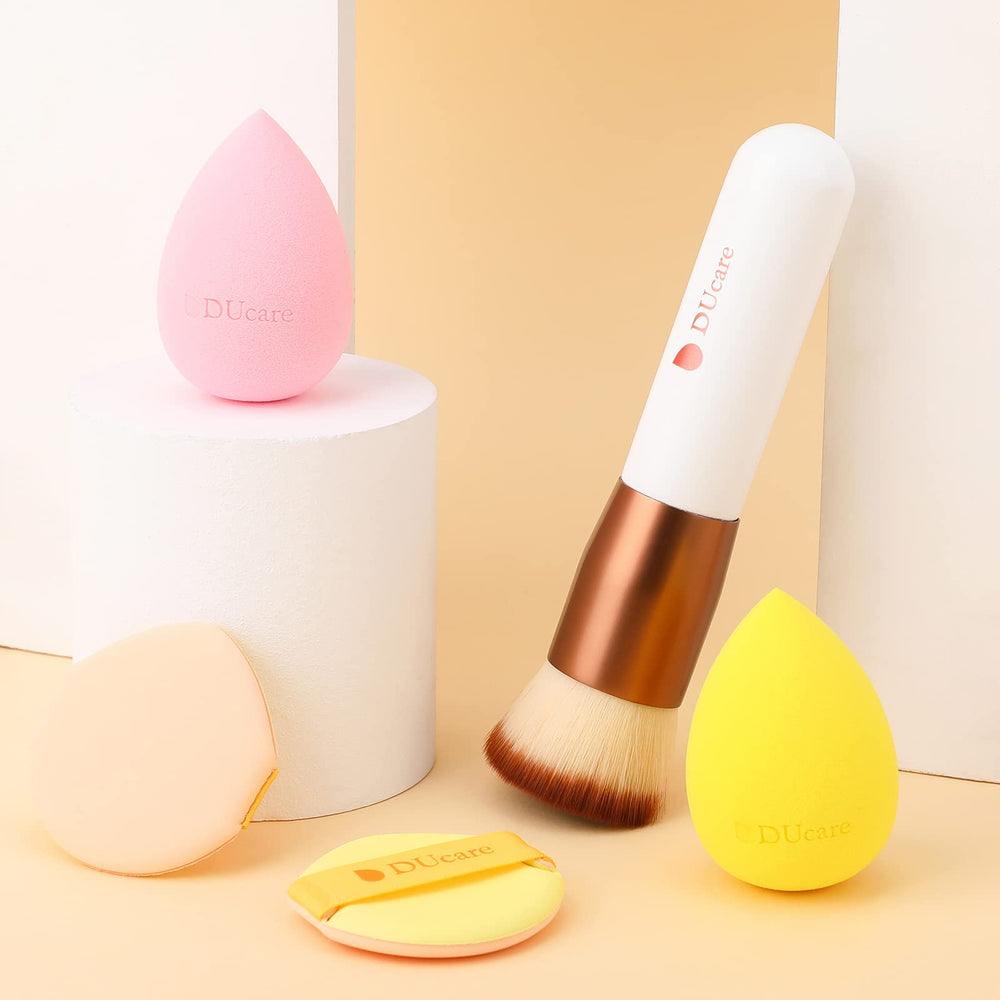 Éponge DUcare Noël puff, texture douce pour un fini homogène.