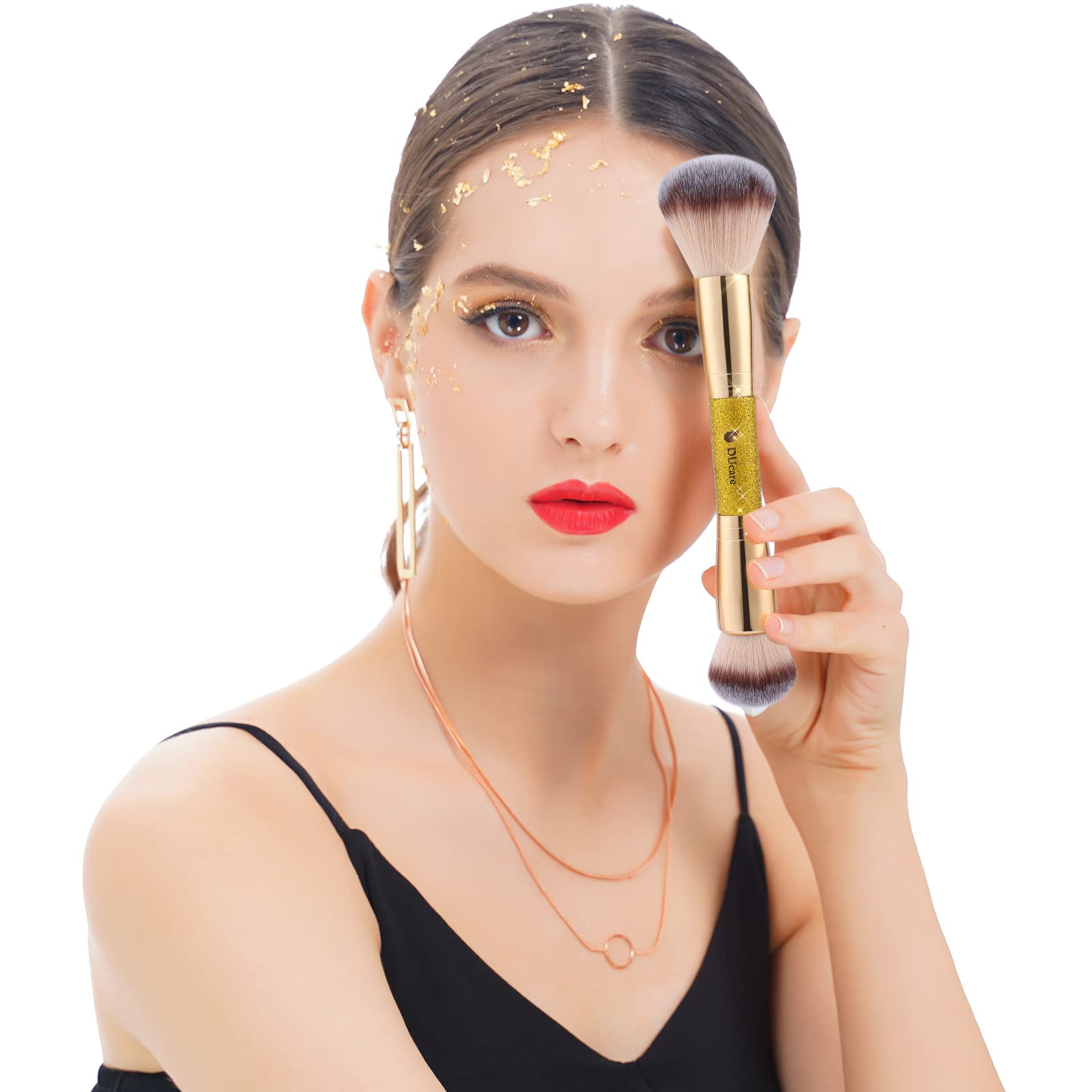 DUcare estompe bronzer et contour pour un fini léger et naturel.