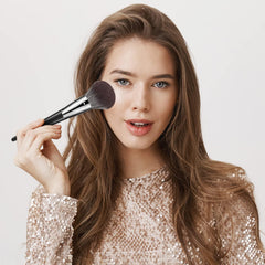 DUcare pinceau highlighter lumineux pour sublimer les zones du visage.