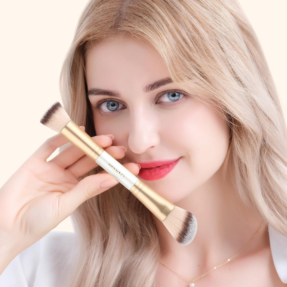 Pinceau DUcare pointe bronzer pour une application précise.