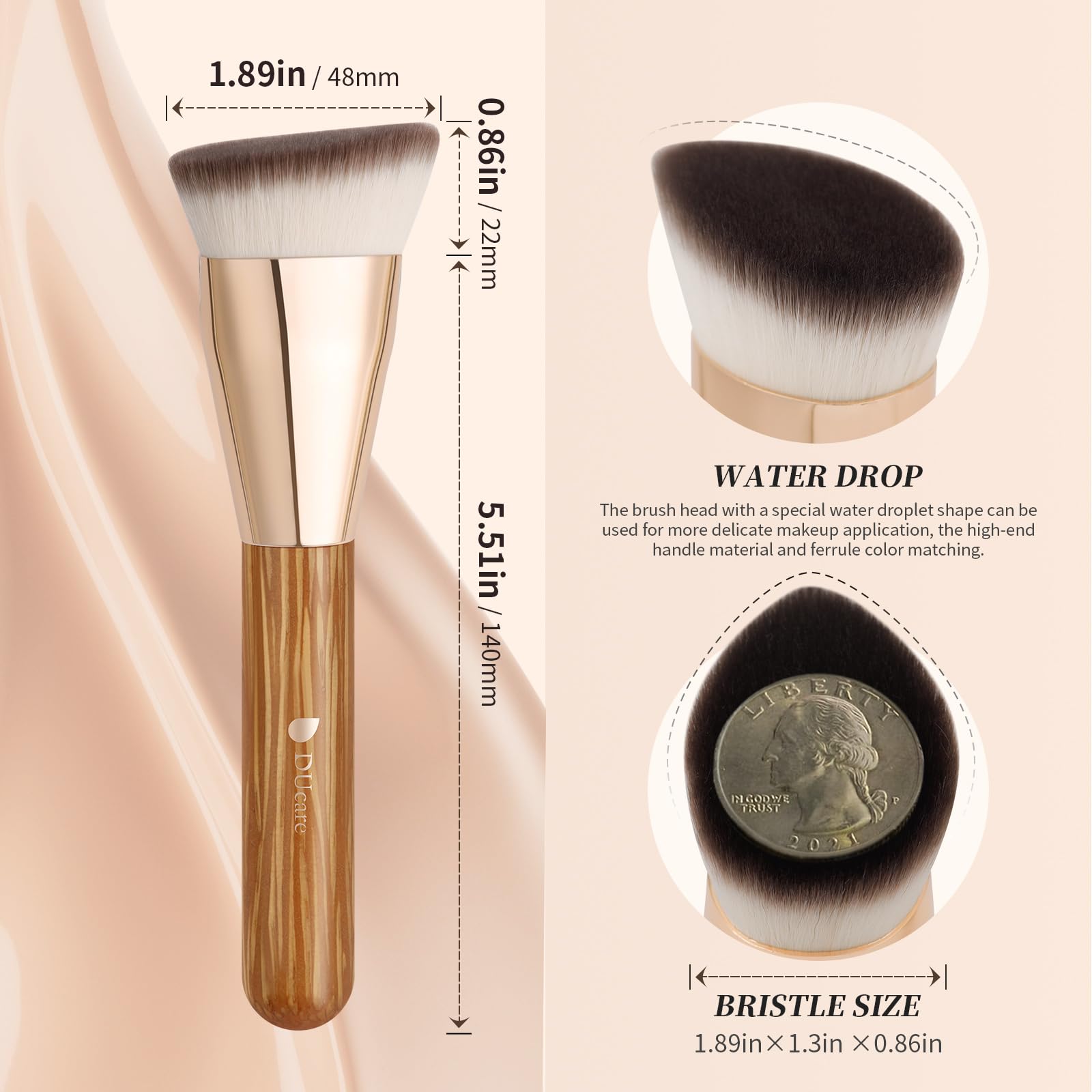 DUcare pinceau à tête inclinée pour une application fluide sur le visage.