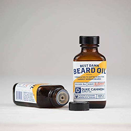 Application huile barbe Duke Cannon : nourrir et adoucir la barbe.