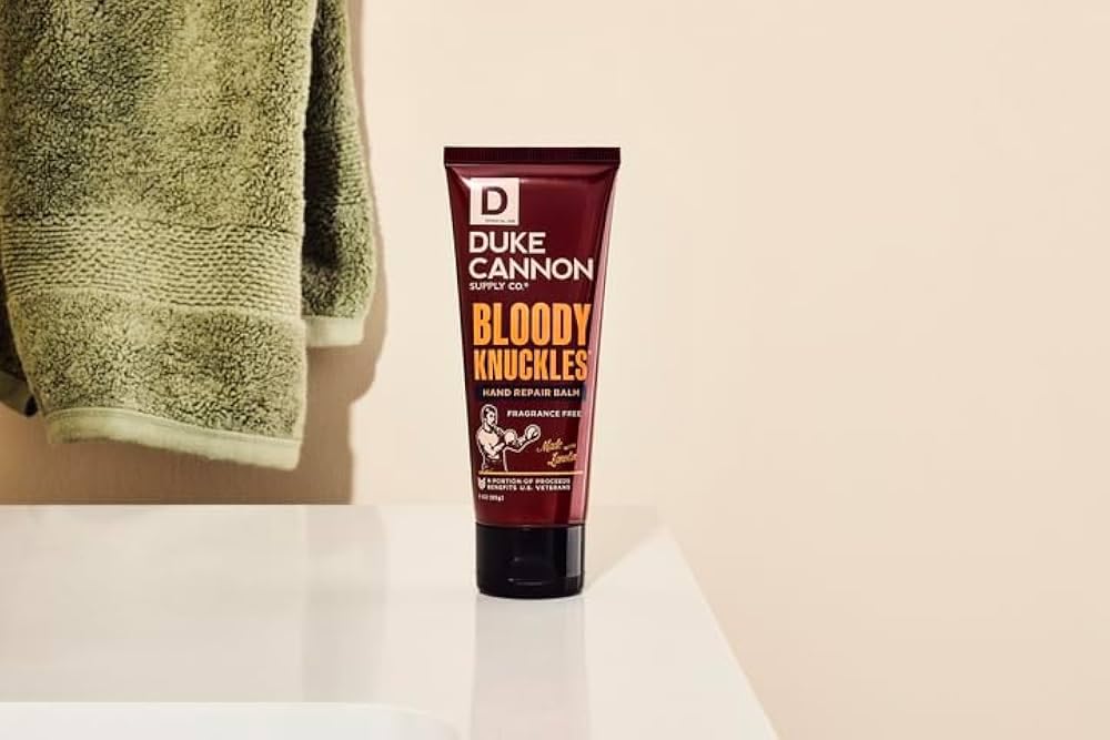 Duke Cannon Bloody Knuckles : ingrédients dont lanoline pour hydratation durable.