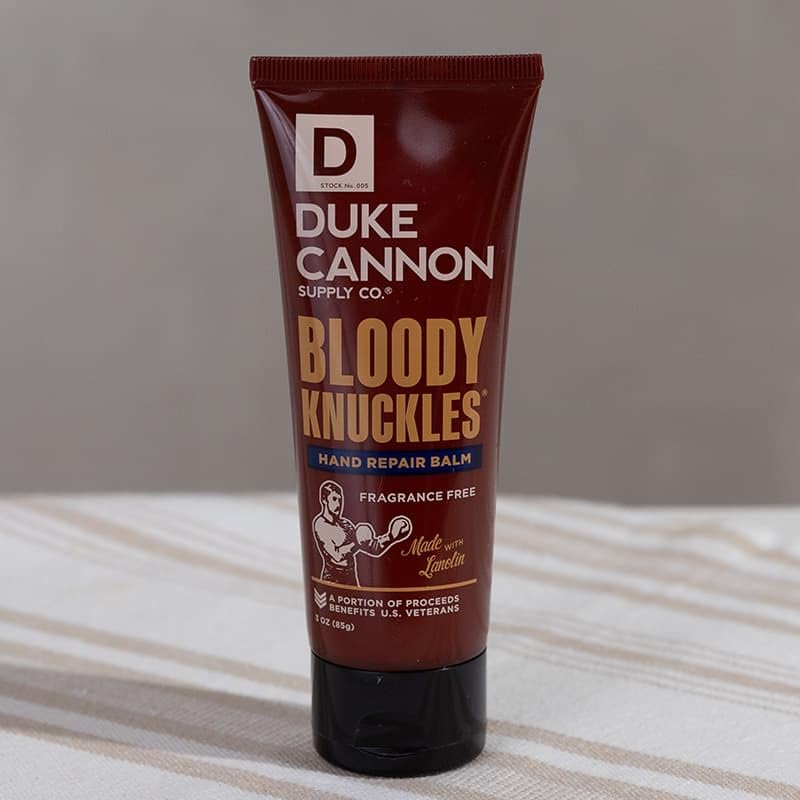 Duke Cannon Bloody Knuckles : texture non grasse pénètre rapidement sans film.