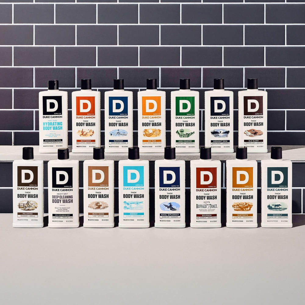 Duke Cannon Buck Moon - homme utilisant le gel après le sport.