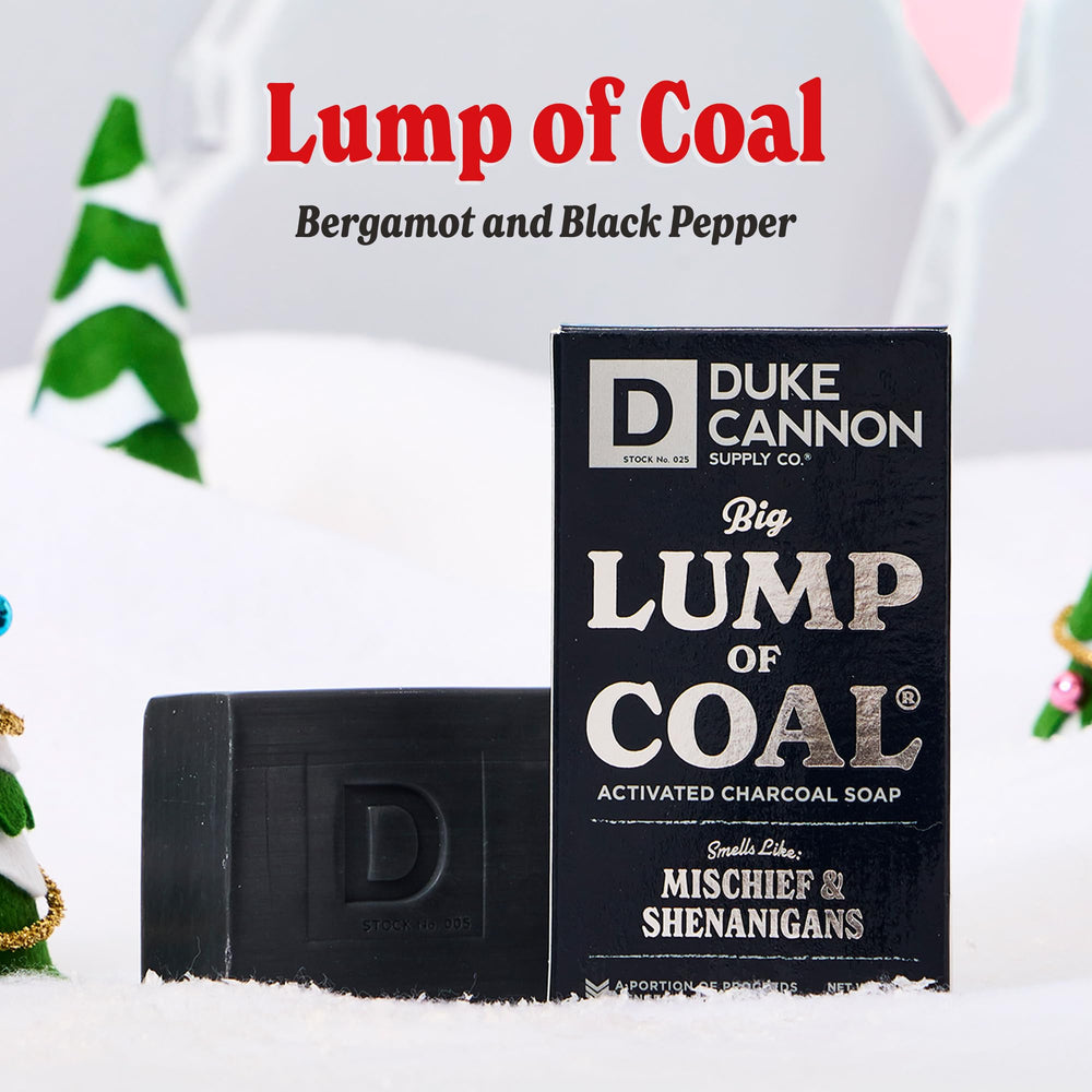 Savon Duke Cannon Charbon Bloc Bergamote Poivre Noir, parfum masculin et nettoyage profond.