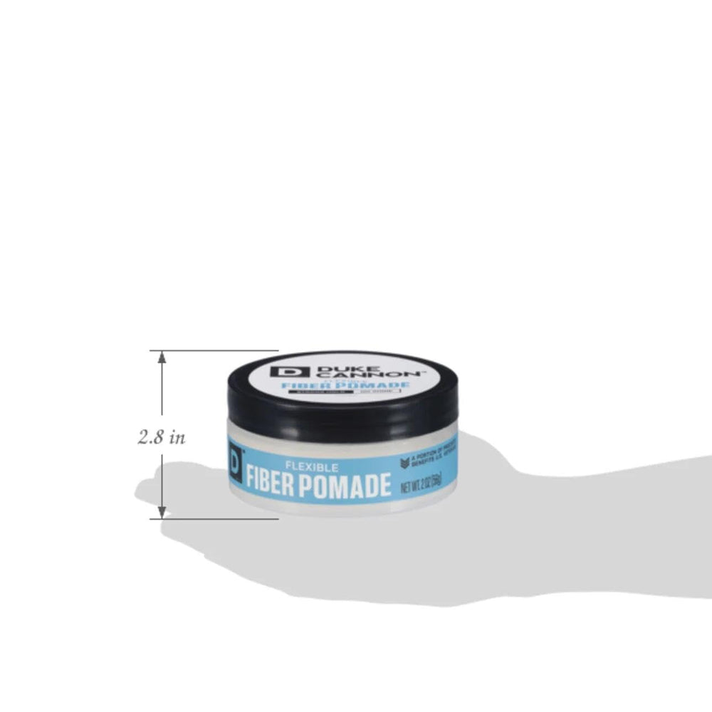 Duke Cannon Fibre Pomade — application facile des mains.