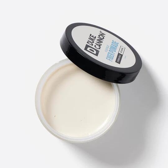 Duke Cannon Fibre Pomade — tenue ferme sans brillance.