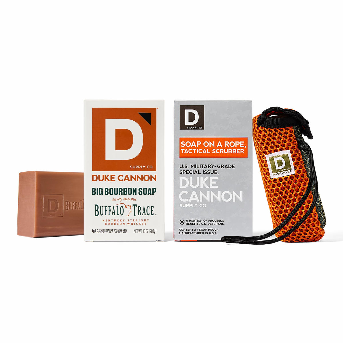 Duke Cannon Tactical Scrubber avec maille grosse pour un nettoyage en profondeur.