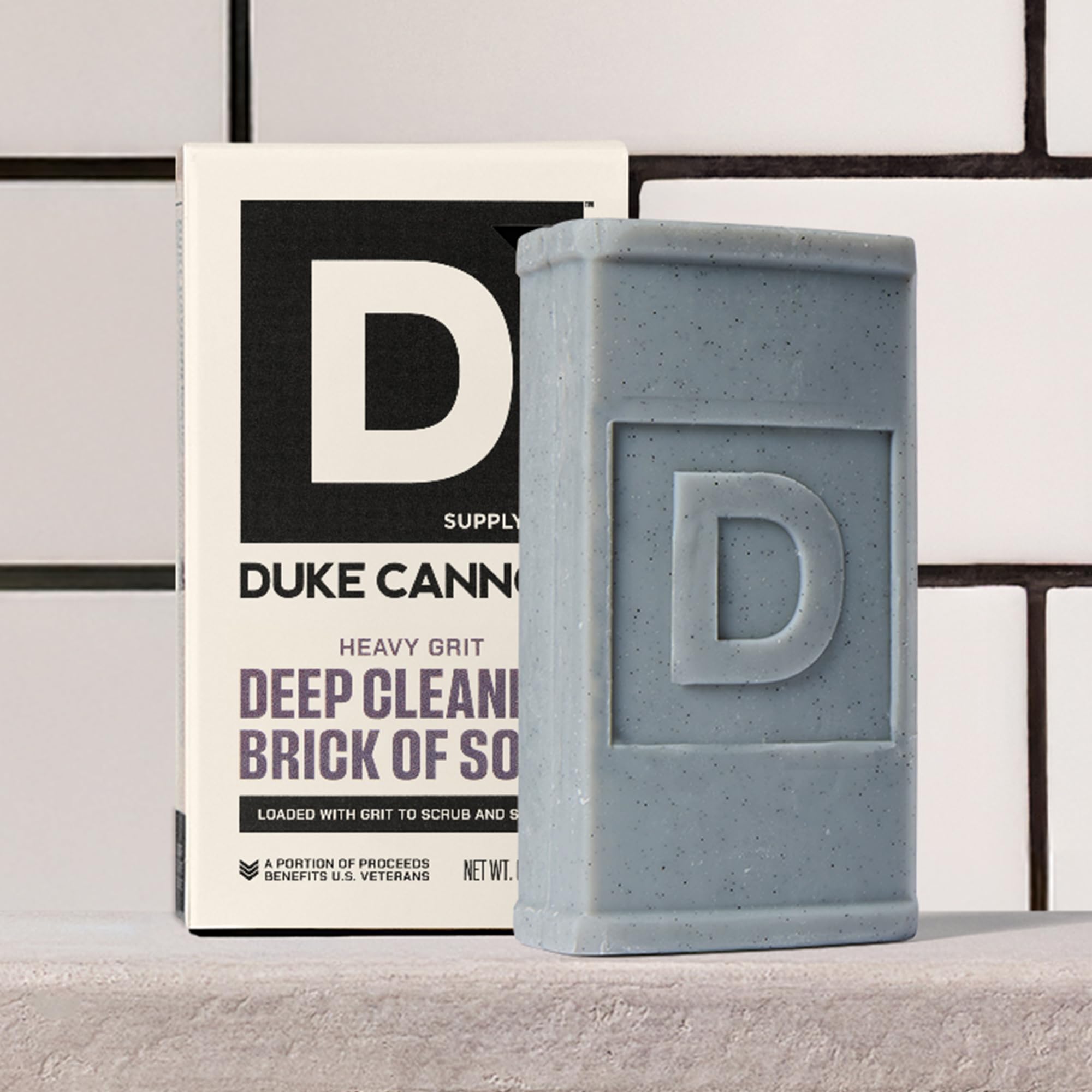 Duke Cannon mousse dense et nettoyage en douceur.
