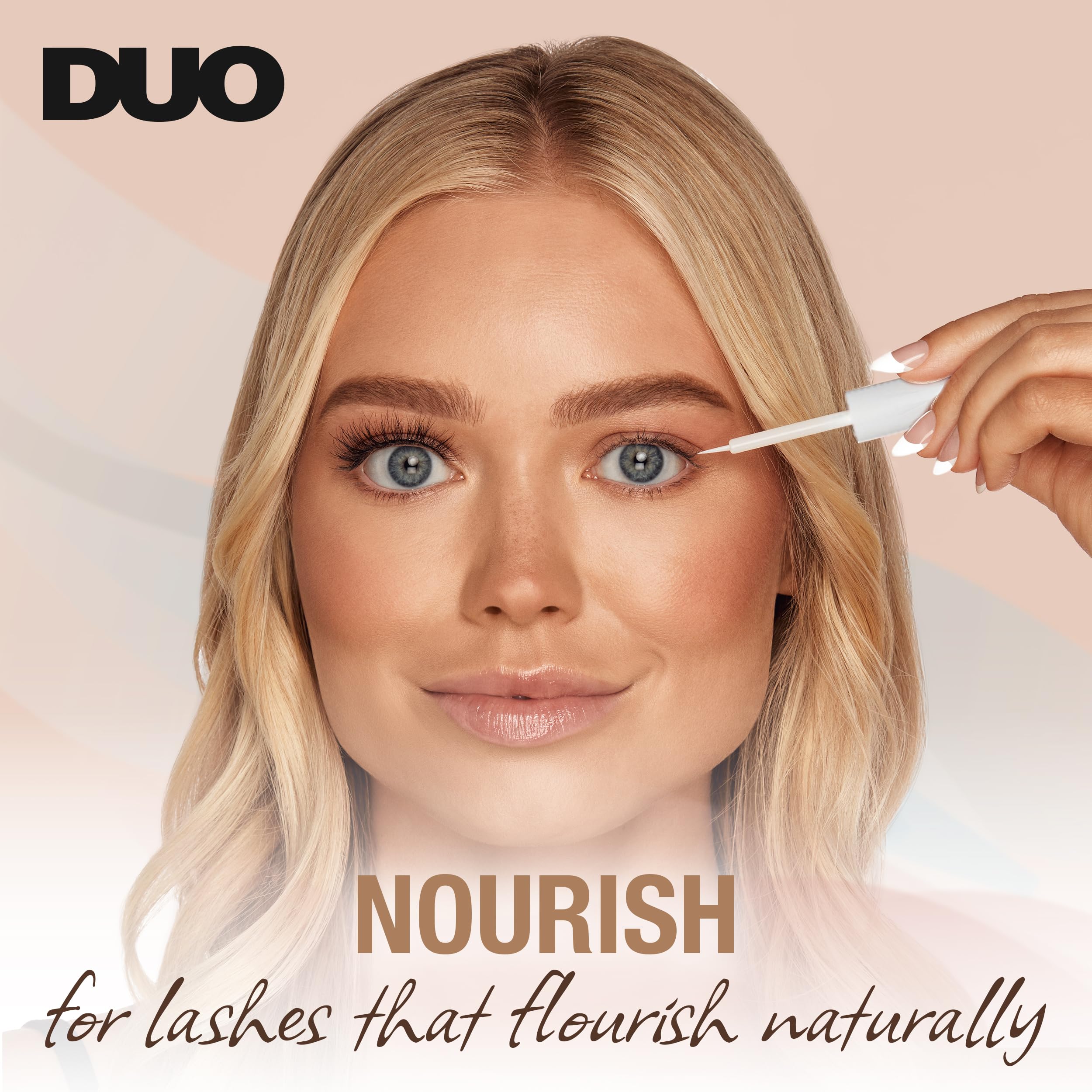 DUO Nourish Brush-On Clear Lash Glue, tenue jusqu'à 24 heures pour des cils nets.