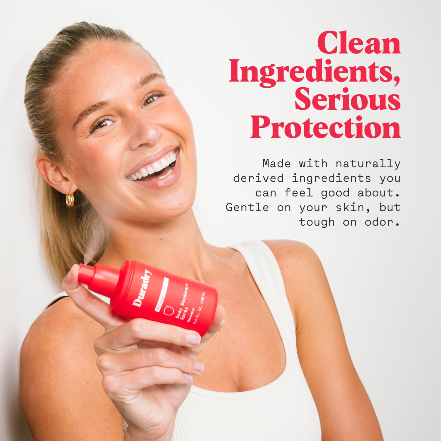Duradry – application du spray sur les aisselles, clair et sans résidu.